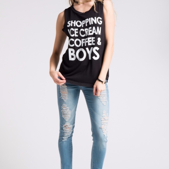 Fashionomics Tops - 🚨1 LEFT SMALL  Black graphic tank top 😍